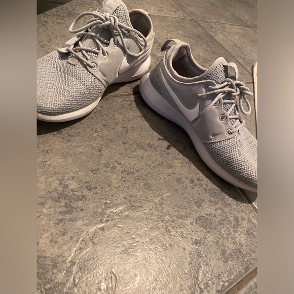 NIKE shoes - Picture 3 of 3